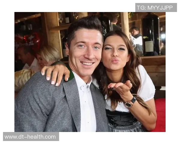 揭秘足坛最美球星太太们的传奇人生与她们背后的爱情故事